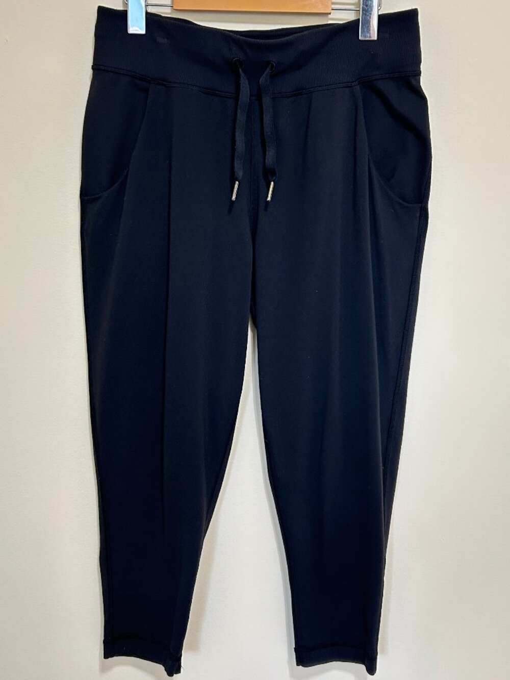 Lululemon High-Rise Tapered Capri Black Size 6